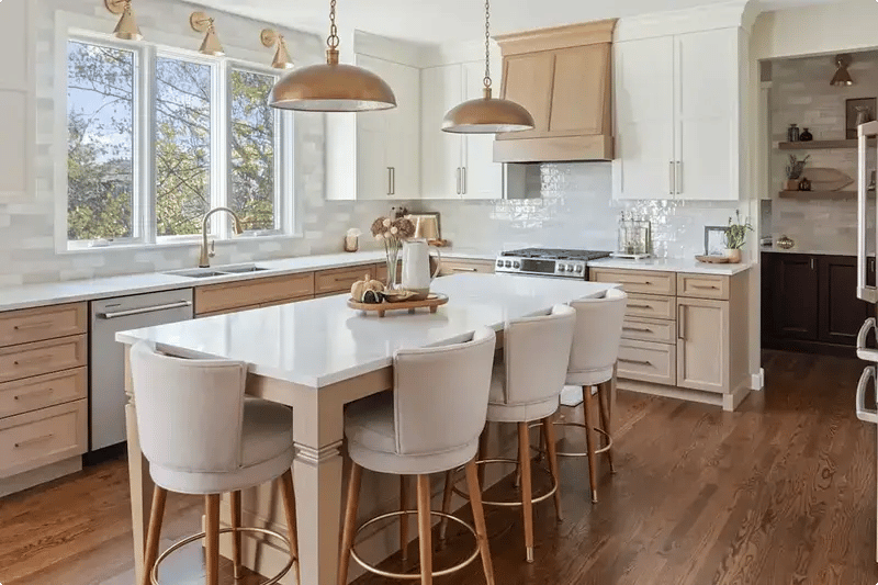 transitional-kitchen-white-wood-cabinetry-brass-lighting