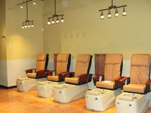 Nail Salon in MN