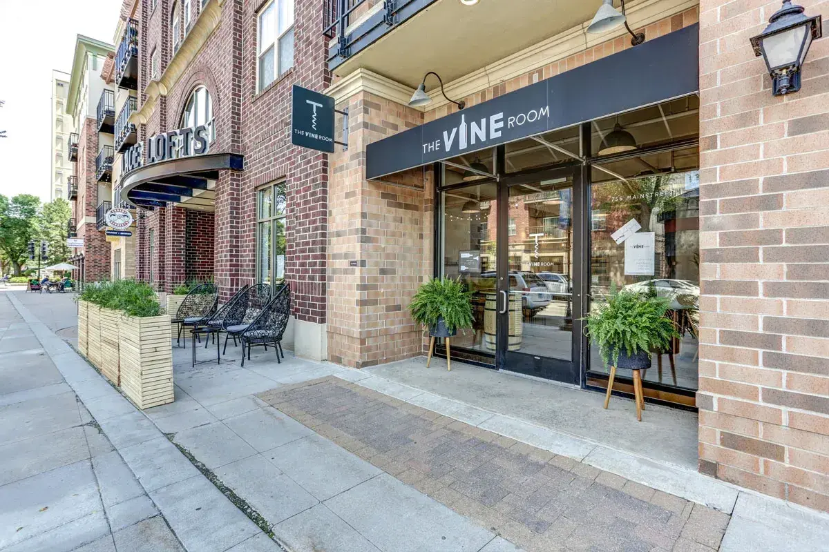 commercial-the-vine-room-pic-1