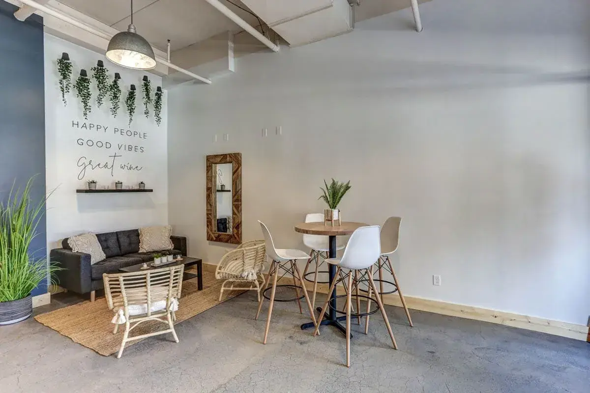 commercial-the-vine-room-pic-6