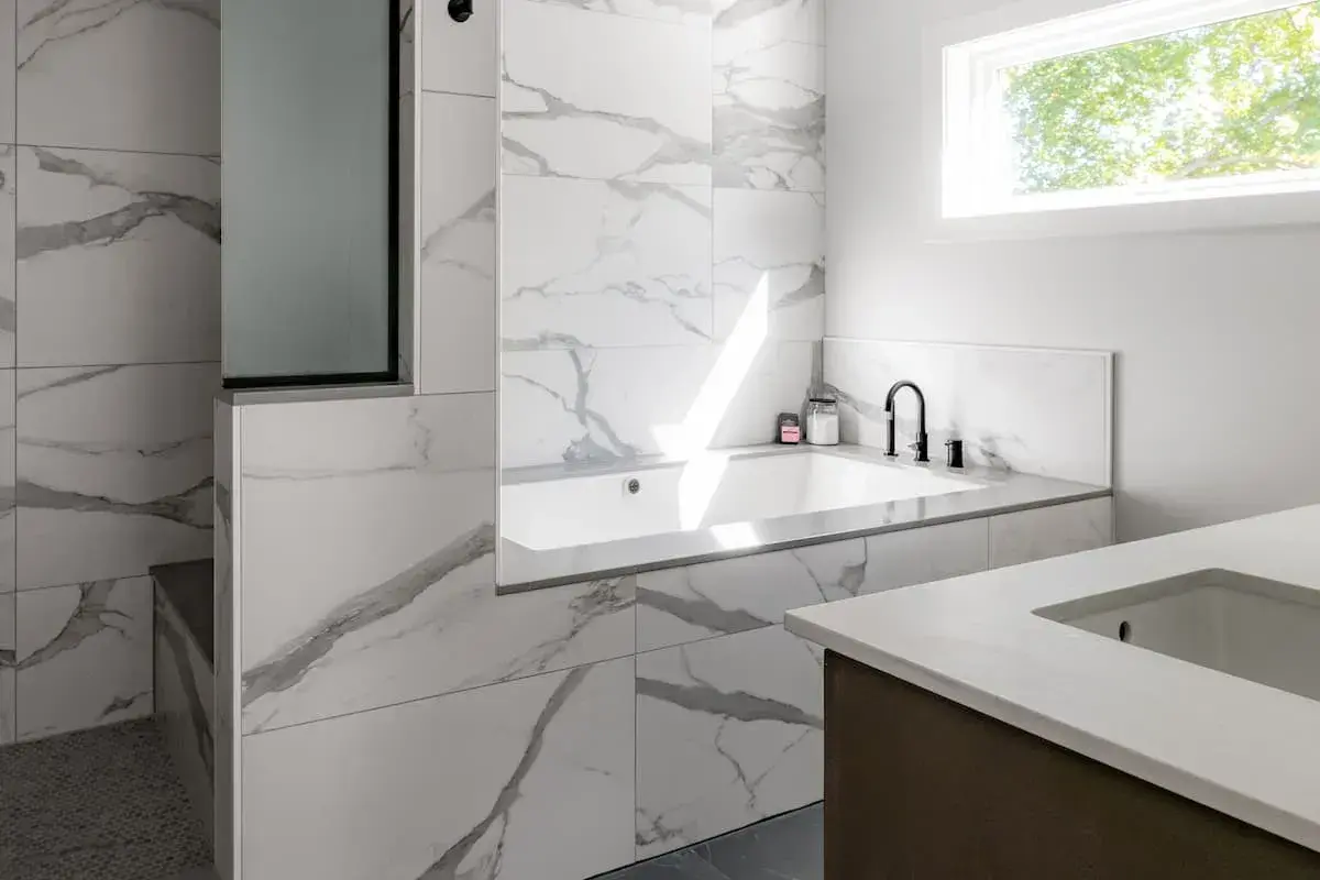 marble tub tile surround