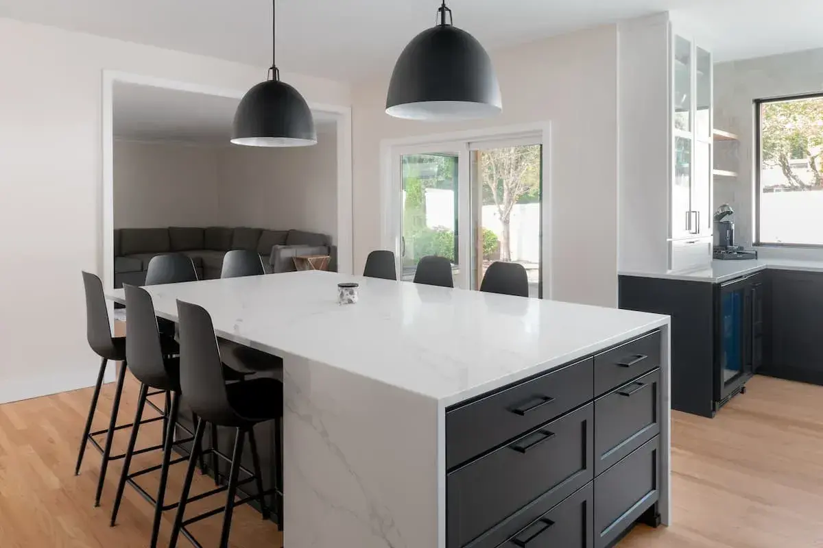 Island seating for 8 with additional kitchen storage